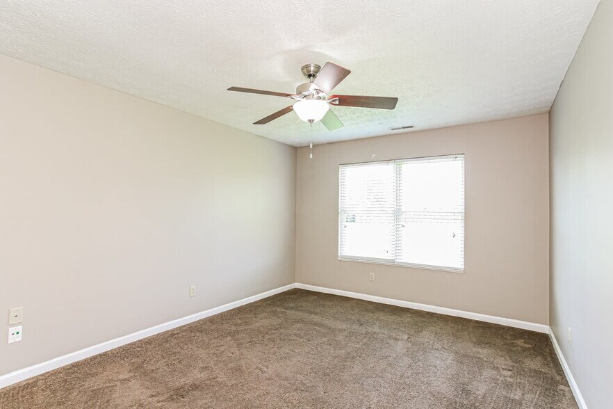 Building Photo - 748 Hollowood Ln