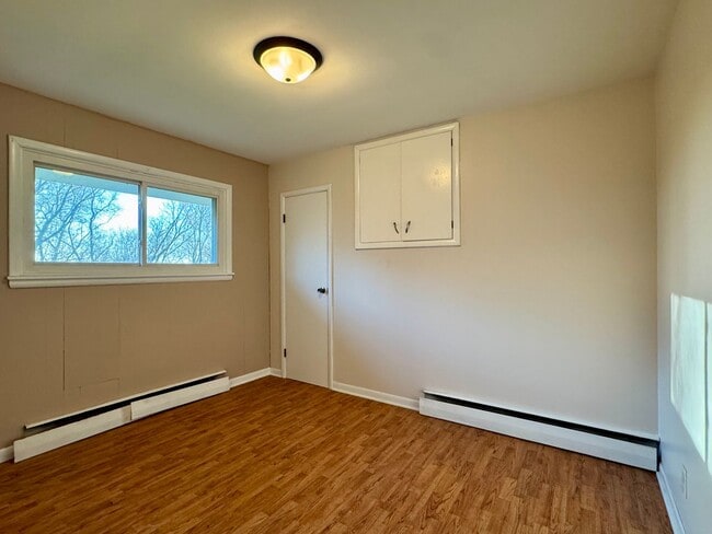 Building Photo - Charming 2-Bedroom Country Home with Garage Near Eau Claire