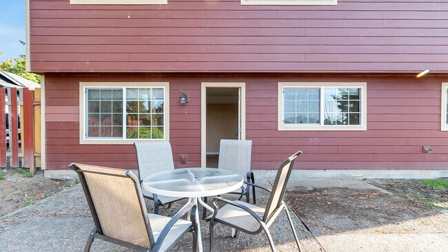 Building Photo - 18715 NW Lapine St