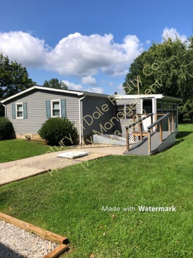 Building Photo - 2 Bedroom Home in Central School with a La...