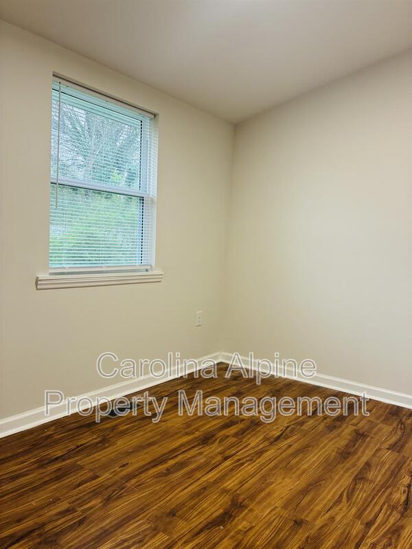 Building Photo - 506 Clegg St