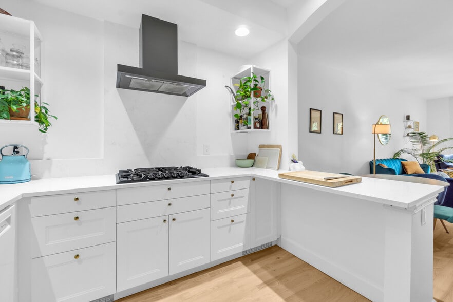 Kitchen - 1619 N Franklin St