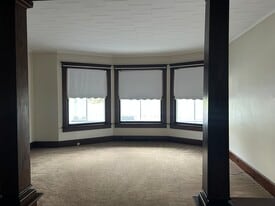 Building Photo - 2 Romeyn Ave