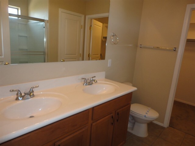 Building Photo - 420 E Palomino Way