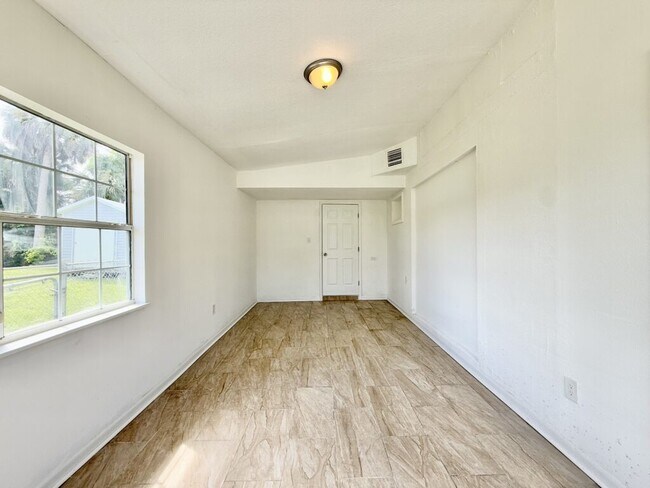 Building Photo - 2125 Mark Ave