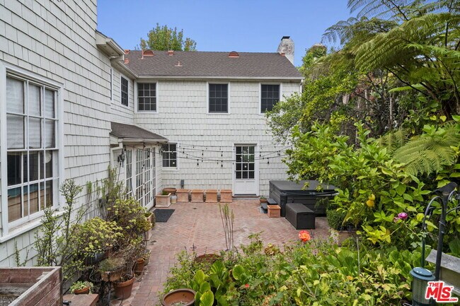 Building Photo - 662 Loring Ave
