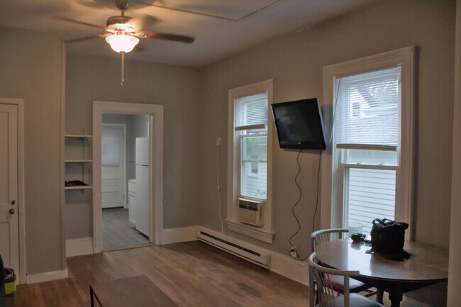 Building Photo - 304 W Columbia Ave