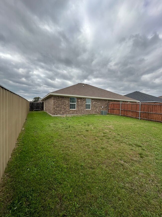 Building Photo - 6302 Temora Loop