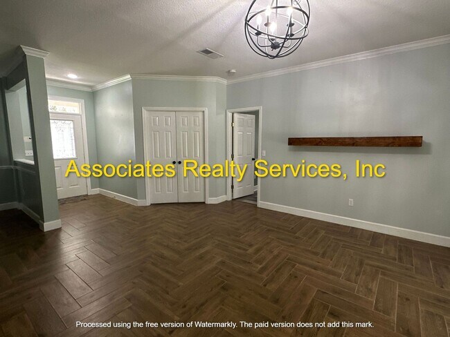 Building Photo - Beautiful Family home in Mentone!