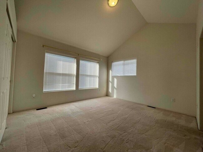 Building Photo - 451 Stardust Ct