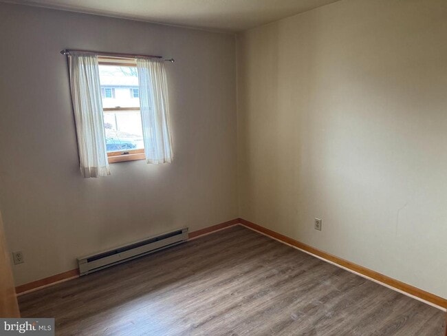 Building Photo - 60 Edgelea Dr