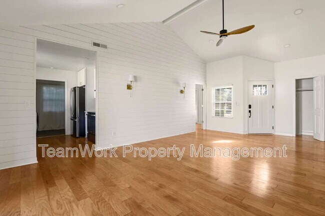 Building Photo - 1127 Snap Dragon Ct