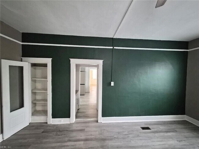 Building Photo - 351 51st St