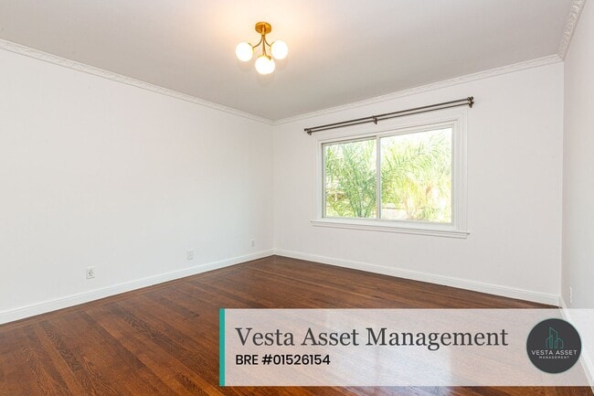 Building Photo - Bright 2BR + Office Single-Family Home wit...