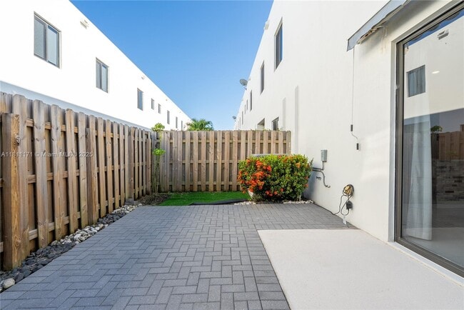 Building Photo - 481 SW 91st Ct