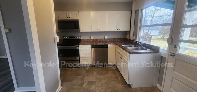 Building Photo - 527 S Magnolia Ave