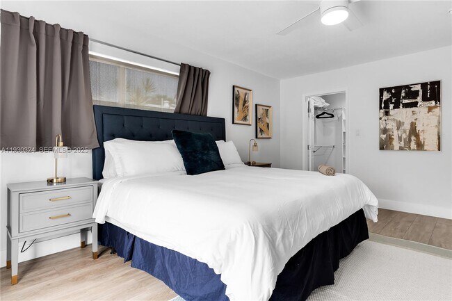 Building Photo - 617 NW 30th Ct