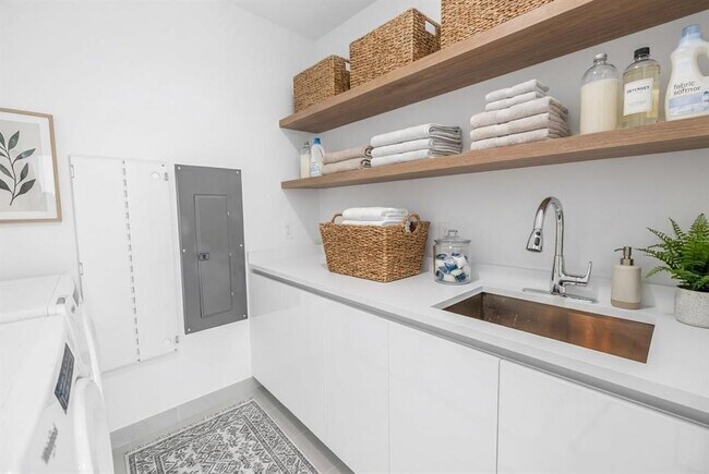 Building Photo - 400 Central Ave