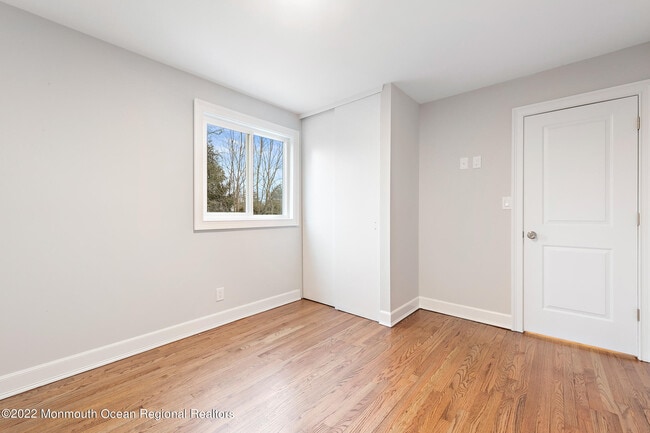 Building Photo - 2 Middlesex Rd