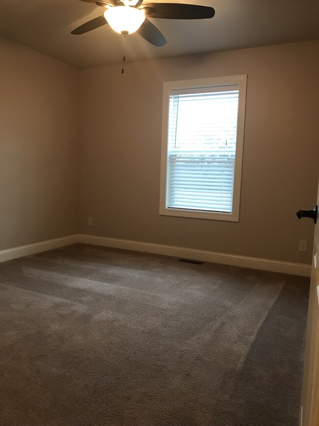 Bedroom w/ carpet and ceiling fan - 100 Scenic Drive