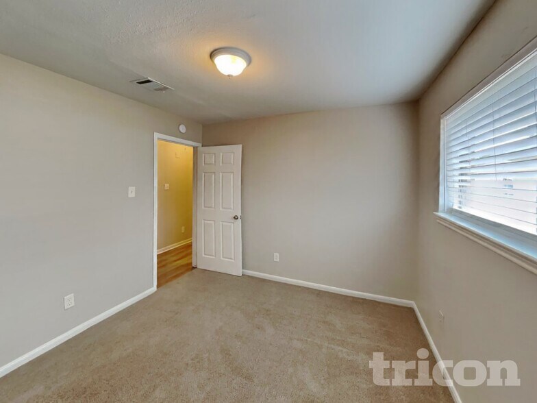 Building Photo - 3815 Shadow Trail