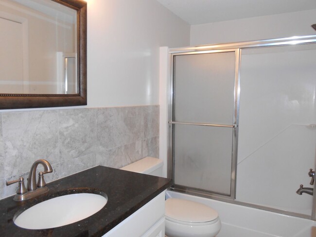 Building Photo - Leasing for 2026 available June 20 - Frank...