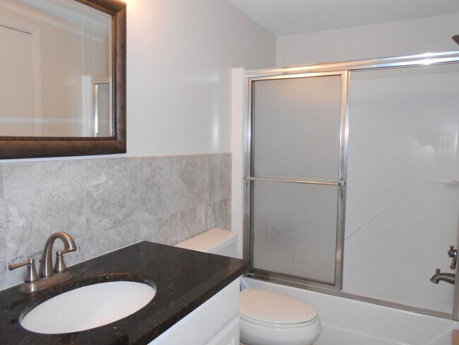 Building Photo - Leasing for 2026 available June 20 - Franklin Street 3 bedroom/2.5 Bath