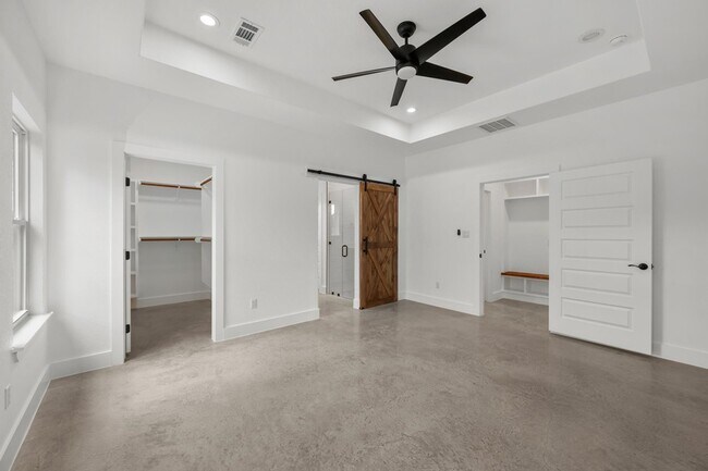 Building Photo - 830 Woodland Hills Dr