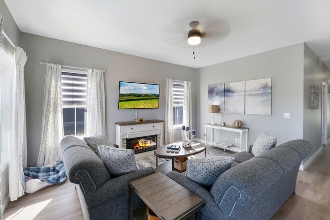 Building Photo - 6 Lilac Ln