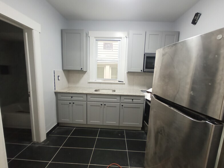 Kitchen - 26 Caroline Ave