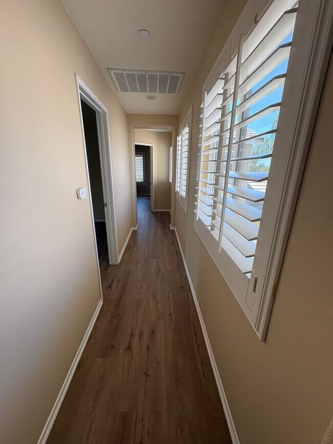Building Photo - 3 bedroom, 2.5 bath Home located in the Gated College Lane Community in Redlands, CA