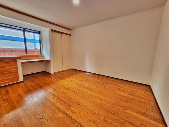 Building Photo - Beautiful 4 Bed 1.75 Bath Home Near Microsoft