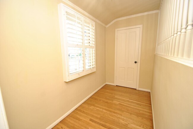 Building Photo - Stunning Colonial Revival in Bixby Knolls