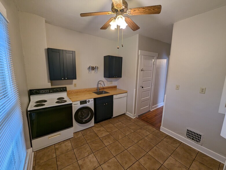 Building Photo - 341 Park Dr