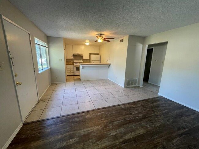 Building Photo - 9508 Emerald Park Dr