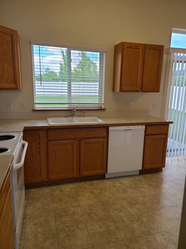 Building Photo - Lovely 3 Bedroom 2 Bath Sunshine Meadows Home for Rent!