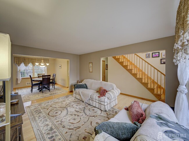 Building Photo - 357 George St