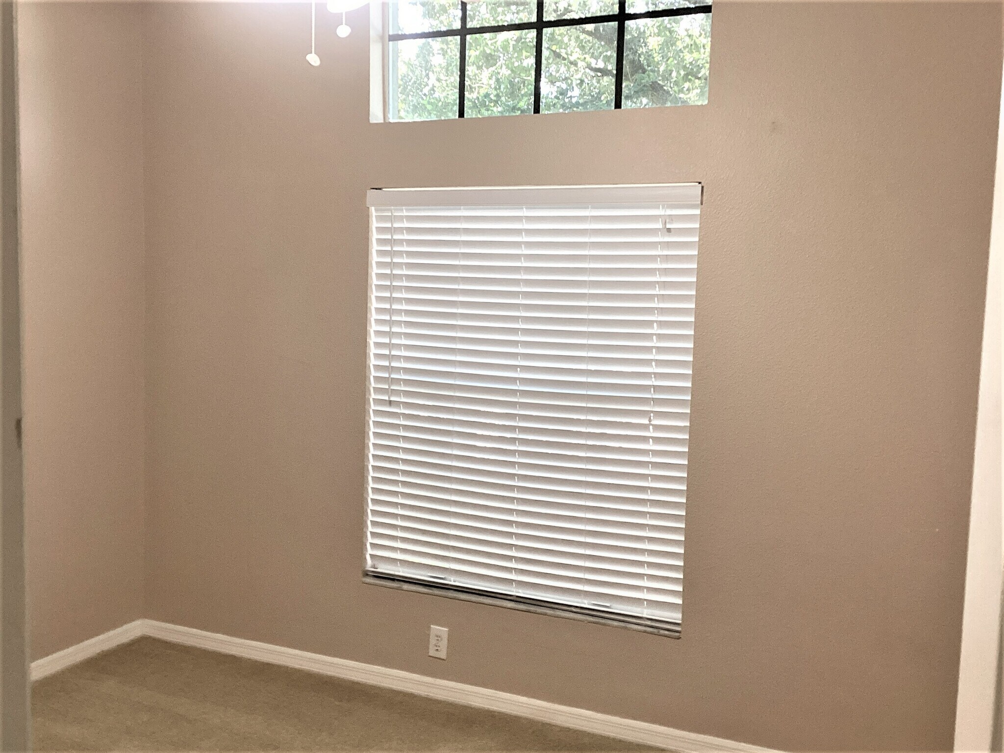 Building Photo - 25008 Hyde Park Blvd