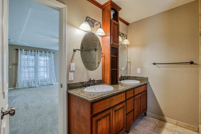 Building Photo - Stunning eastside rental in highly desirable area!