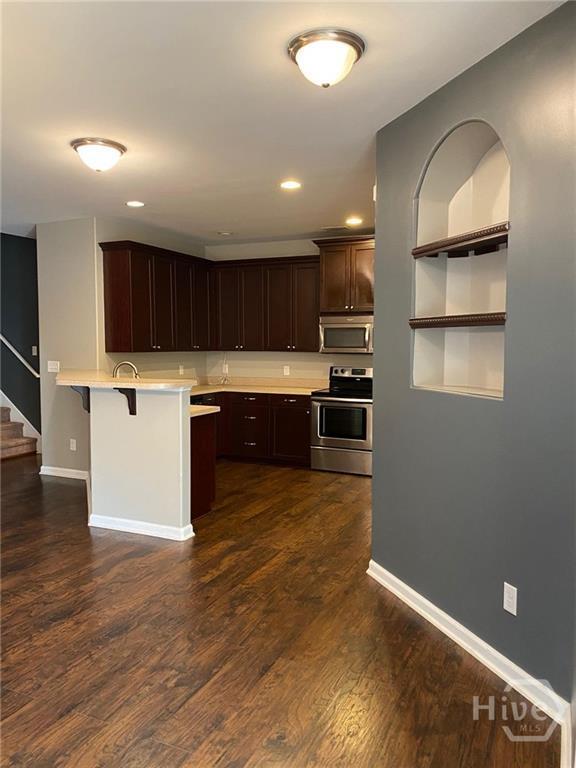 Building Photo - 550 Summer Hill Way