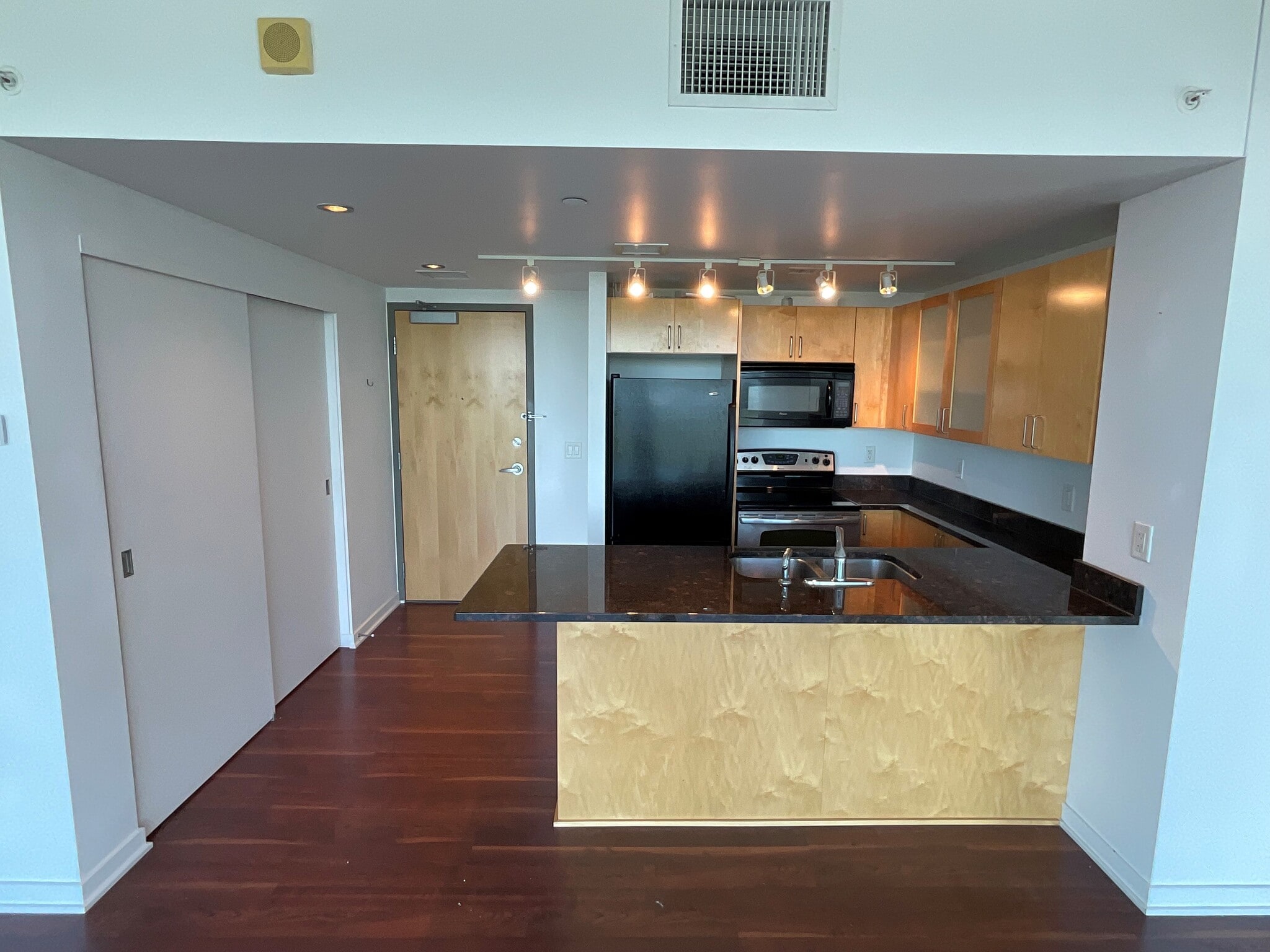 Building Photo - 8151 33rd Ave S