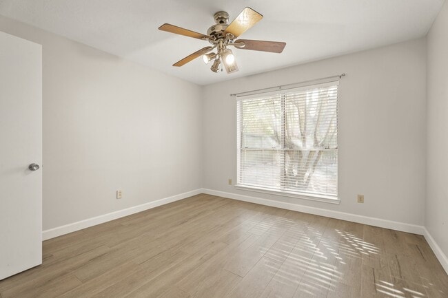 Building Photo - 3510 Southdown Dr