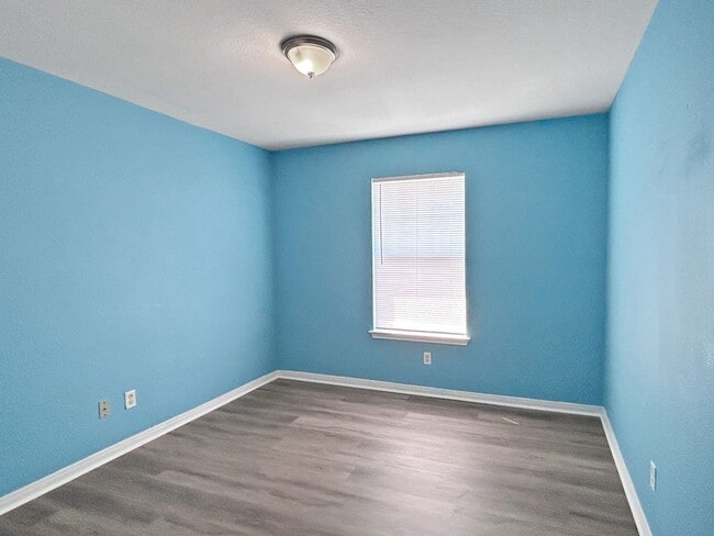Building Photo - Charming 3 bedroom, 2 bath Home - Jefferso...