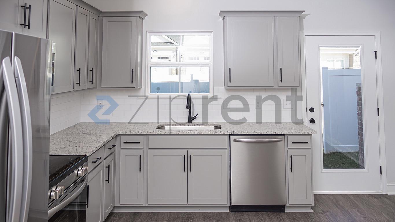 Building Photo - 532 Rohan Dr