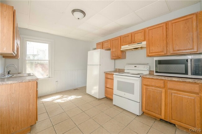 Building Photo - 42 E Cayuga St