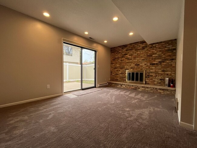 Building Photo - 2257 Oregon Ct