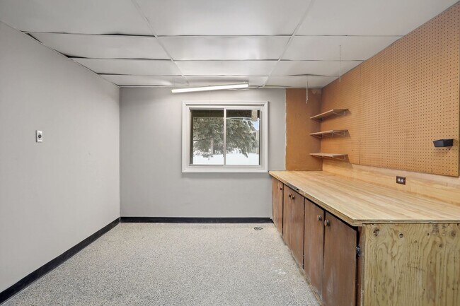 Building Photo - Lovely 4BR 2BA Townhome in Coon Rapids