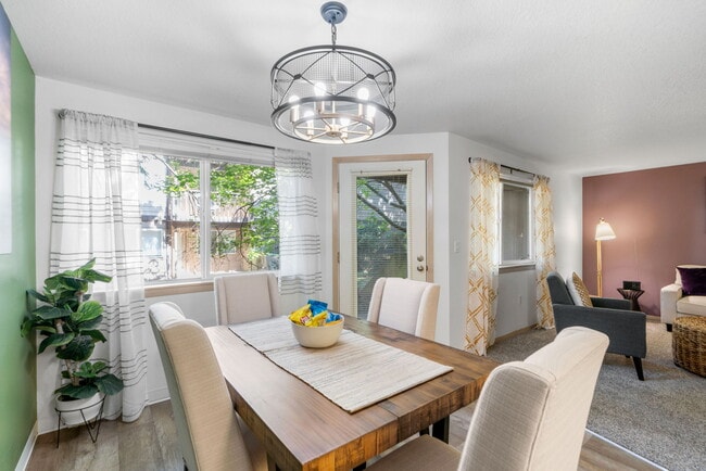 Building Photo - Rivergreens Apartments