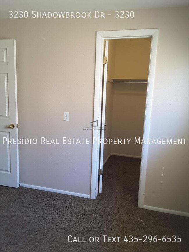 Building Photo - 3230 N Shadowbrook Dr