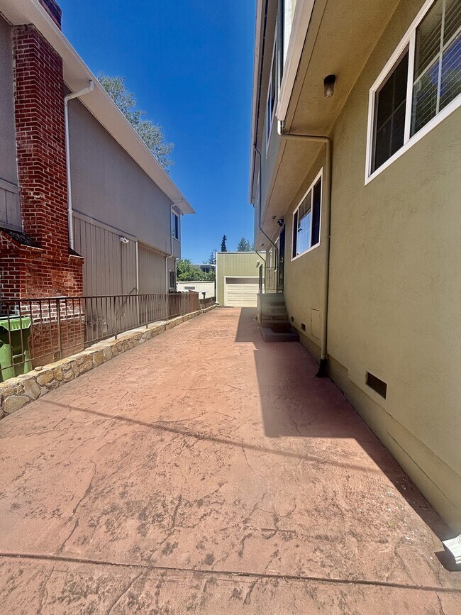 Building Photo - 3107 82nd Ave